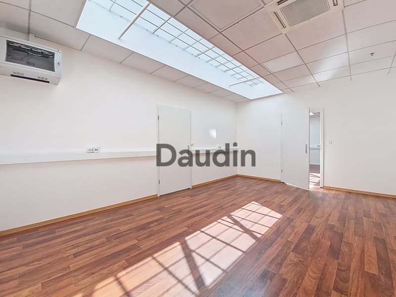 Bureau d'env. 97m2 à Meyrin (5)