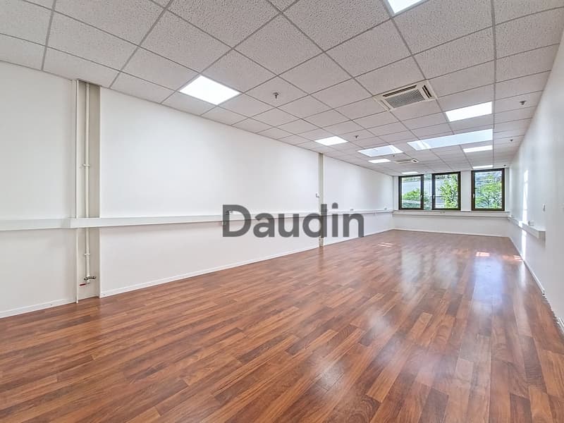 Bureau d'env. 97m2 à Meyrin (3)