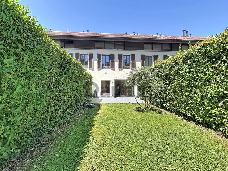 Villa contiguë rénovée avec jardin à Versoix (13)