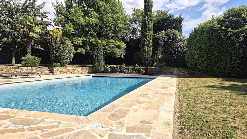 Villa d'architecte individuelle avec jardin et piscine. (4)