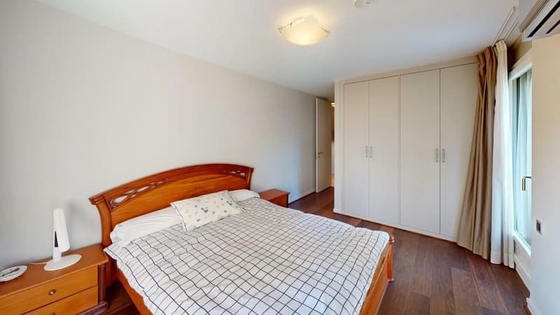 Exceptional attic duplex with panoramic terraces and private park. (9)