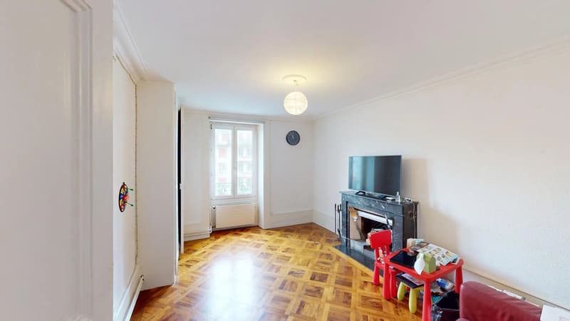 CHF 7,920.?/m² PPE in the center of Geneva: two character apartments in a 1915 building, just steps from the HUG ? sale as a lot and named sale (10)