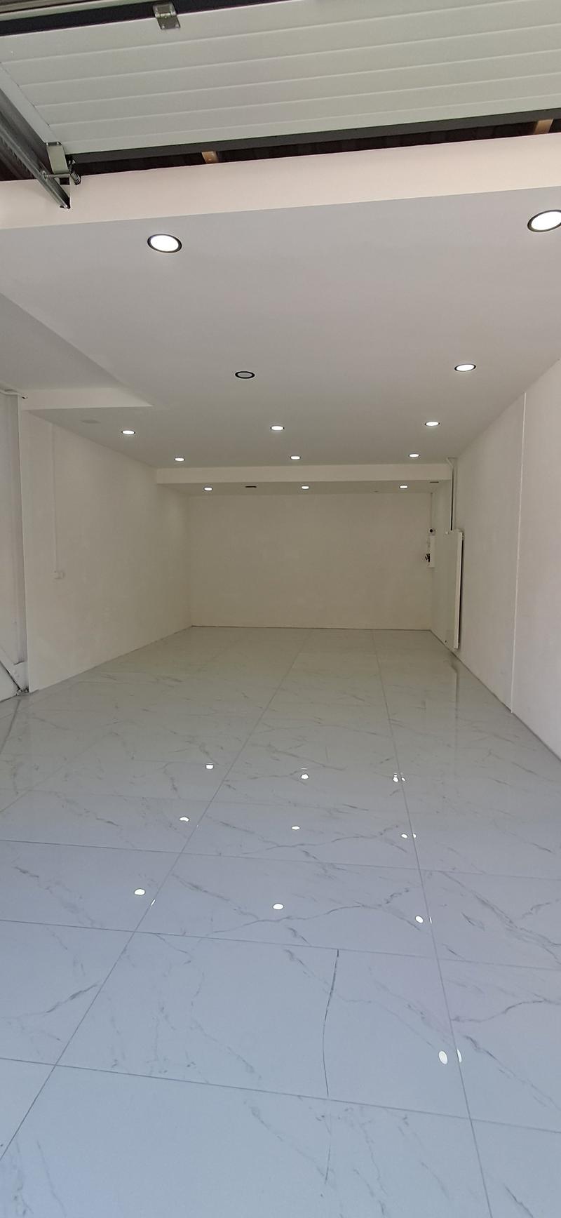 Box de 60 m2 à Crissier (3)