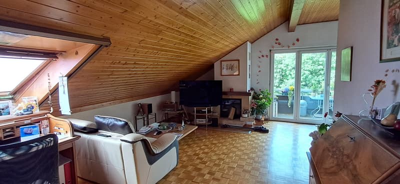 Charmant appartement en attique de 2.5 pièces à Tolochenaz (4)