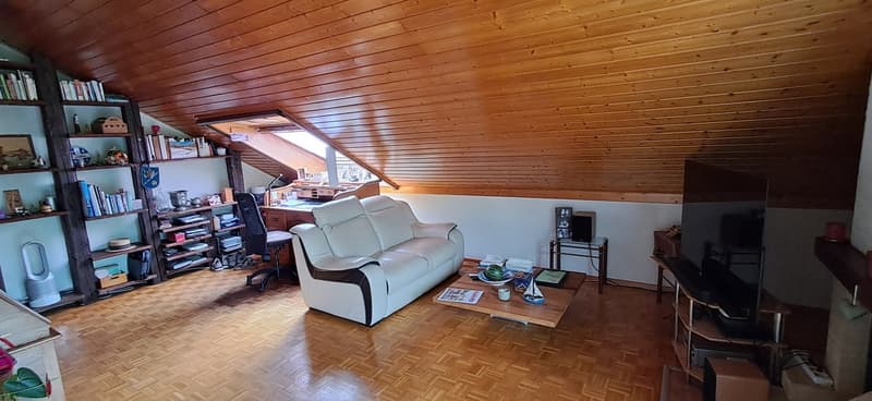 Charmant appartement en attique de 2.5 pièces à Tolochenaz (3)