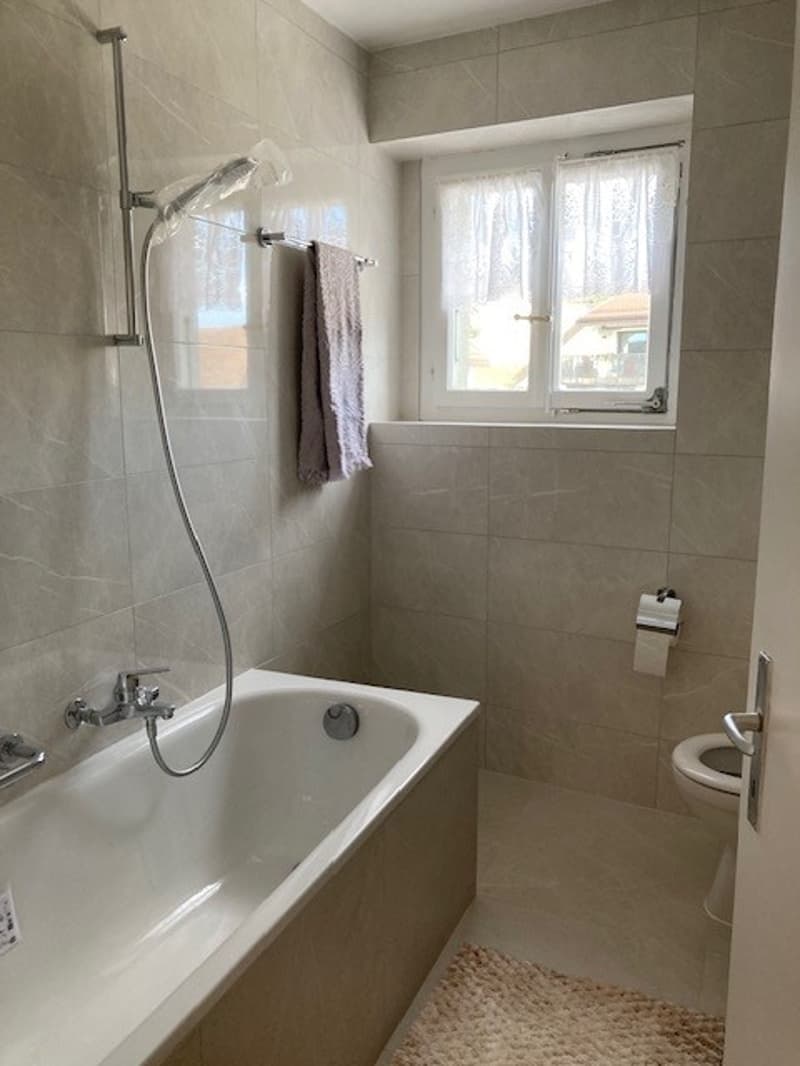 Spacieux 6.5 pièces rénové, charme villageois à Yens, proche de Morges (18)