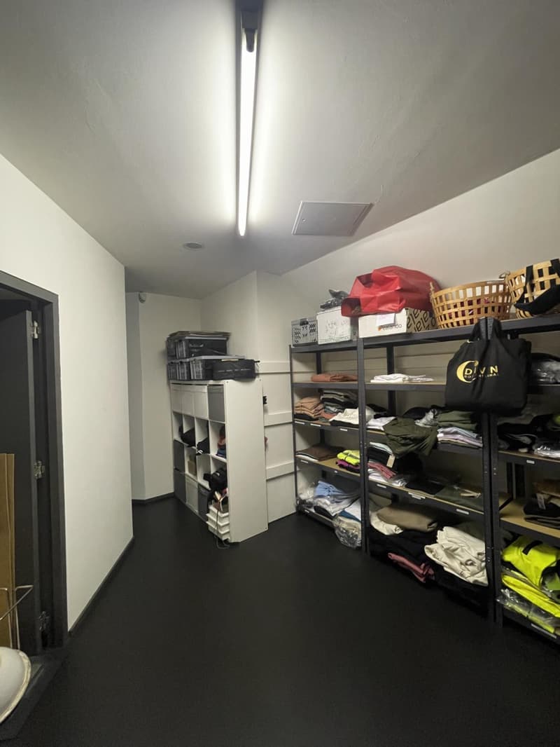 LOCAL COMMERCIAL DE 95 M2 AU COEUR DE NYON (5)