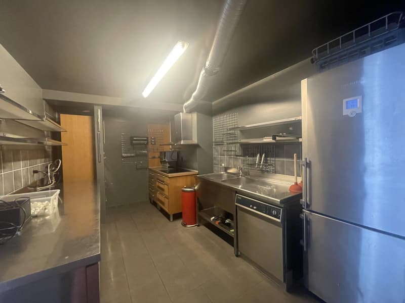 ARCADE COMMERCIAL DE 120 M2 AU COEUR DE NYON (7)