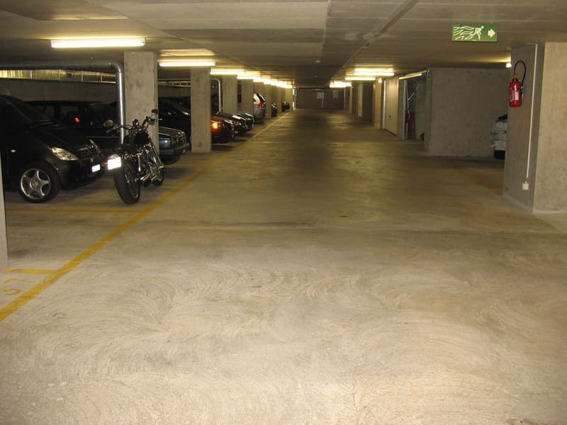 PLACE DE PARKING INTERIEURE - QUARTIER TERRASSES DES FOULIS (2)