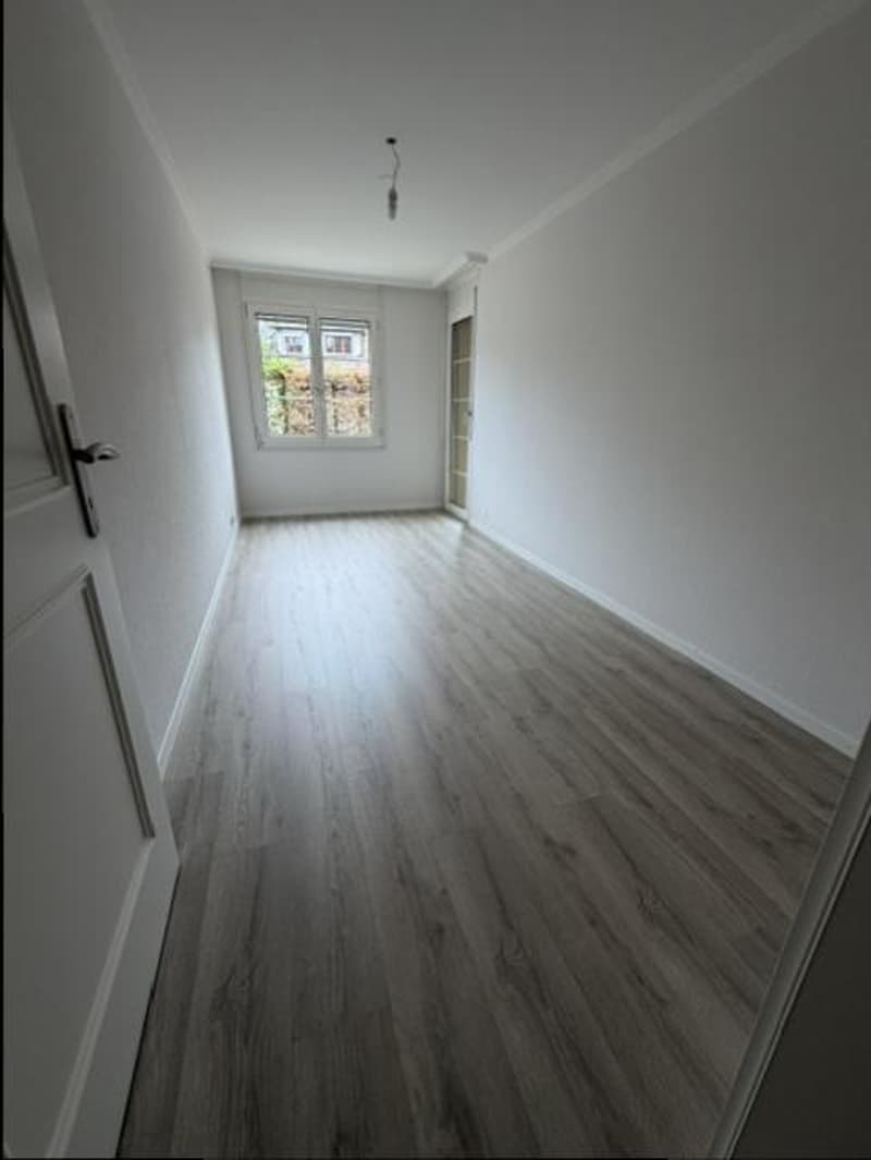MAGNIFIQUE 5.5 AVEC TERRASSE - PRANGINS (11)