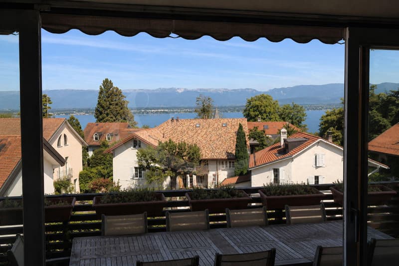 Anières village, Un attique rare face au Lac (1)