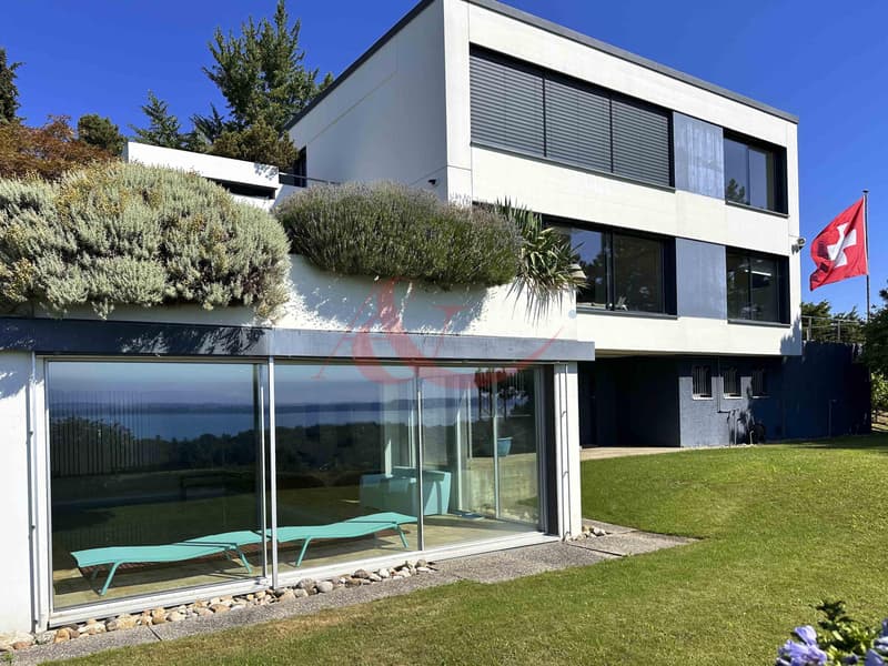 Villa d'exception avec piscine intérieure et vue à couper le souffle (1)