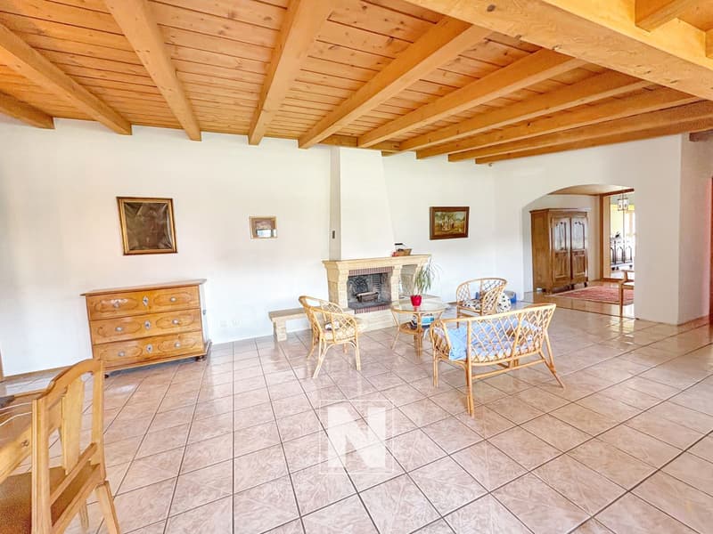 Immeuble à vendre à Avenches - Avec appartement 150m2 et grand dépôt (3)