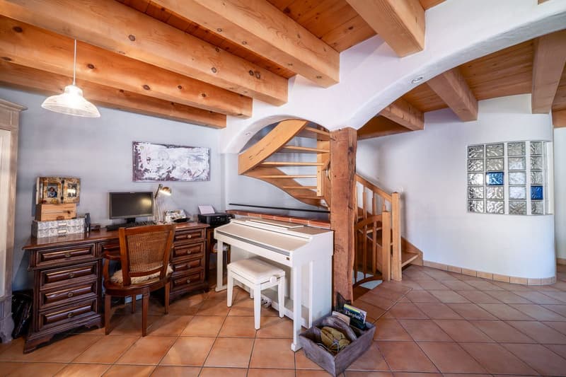 Maison d'environ 180 m2 avec 2 logements à Valeyres-sous-Ursins (8)