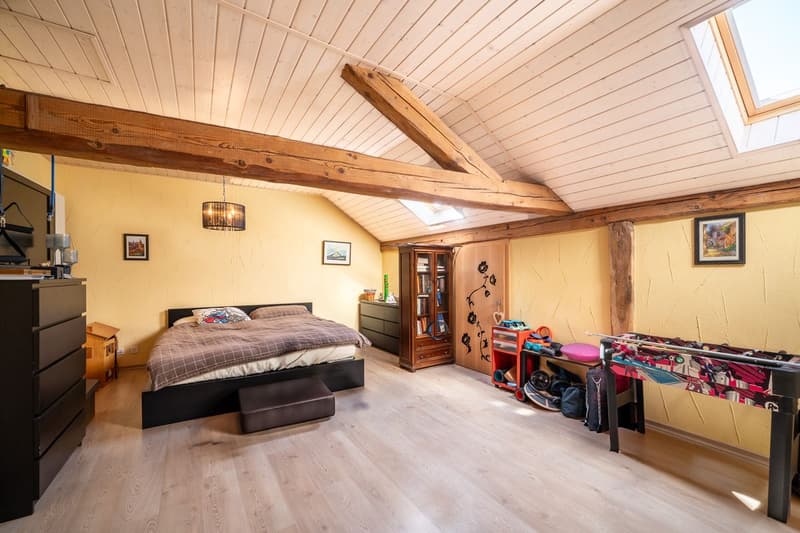 Maison d'environ 180 m2 avec 2 logements à Valeyres-sous-Ursins (13)