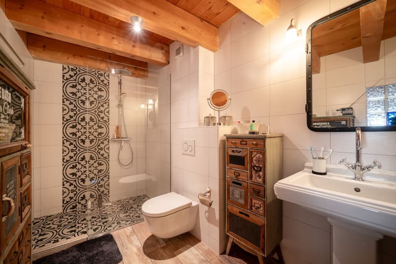 Maison d'environ 180 m2 avec 2 logements à Valeyres-sous-Ursins (10)