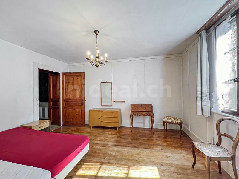 Bursins, maison ancienne de 8 pièces sur env. 254 m2 habitables (8)