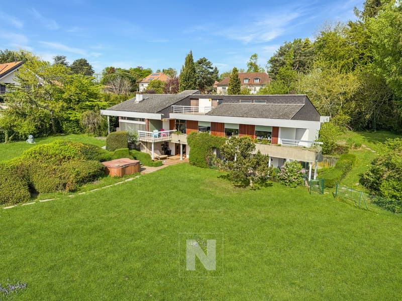 Villa individuelle de 9 pièces, 248 m2 habitables sur une propriété de plus de 4'000 m2 avec magnifique vue sur le lac (2)