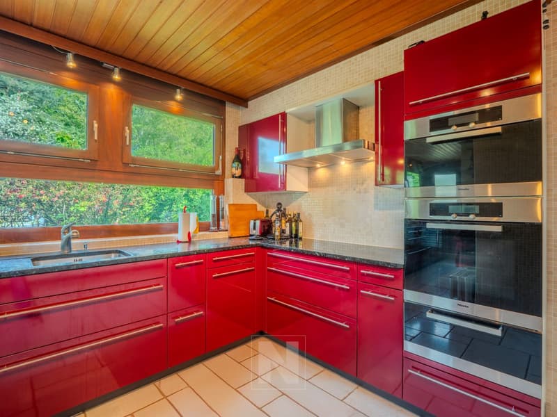 Villa individuelle de 9 pièces, 248 m2 habitables sur une propriété de plus de 4'000 m2 avec magnifique vue sur le lac (10)