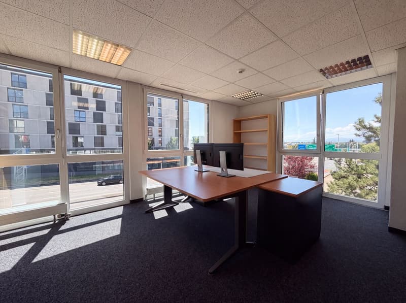 Local commercial à vendre à Crissier - 7,5 pièces de 179m2 avec un dépôts et des places de parking ! (5)