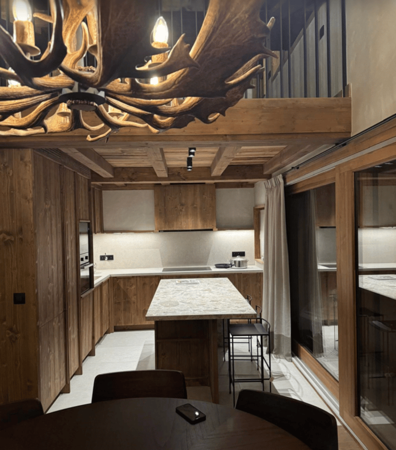 Propriété alpine contemporaine avec espace bien-être à Megève (2)