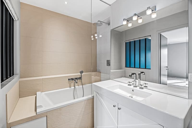 COLOGNY - Magnifique appartement dernier étage (9)