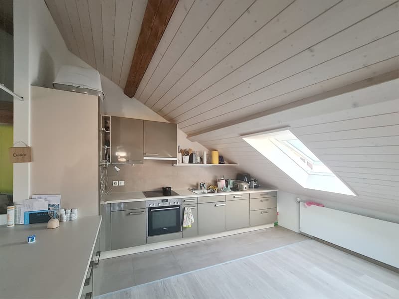 Appartement attique de 3.5 pièces situé au centre-ville (5)