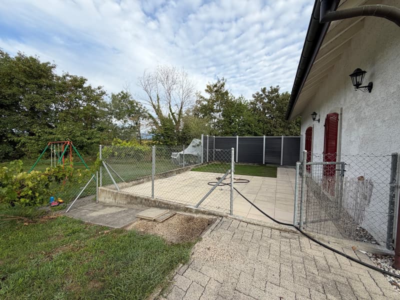 Terrasse avec coin jardin.jpg