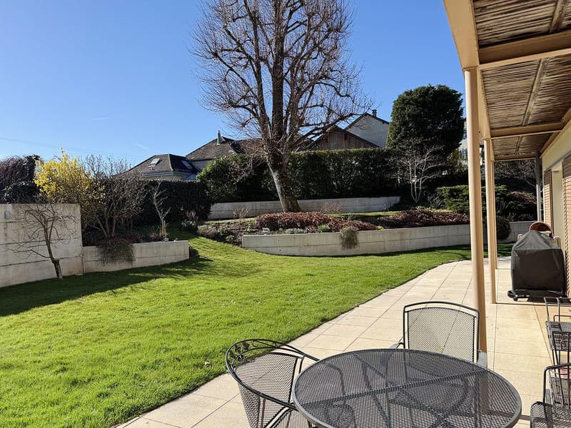 Charmante villa individuelle avec jardin joliment aménagé (2)