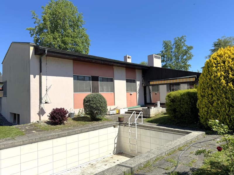 Villa individuelle avec piscine, à rénover (2)