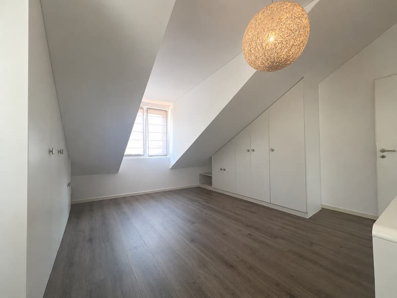 Bel appartement de 2,5 pièces en attique avec balcon (4)