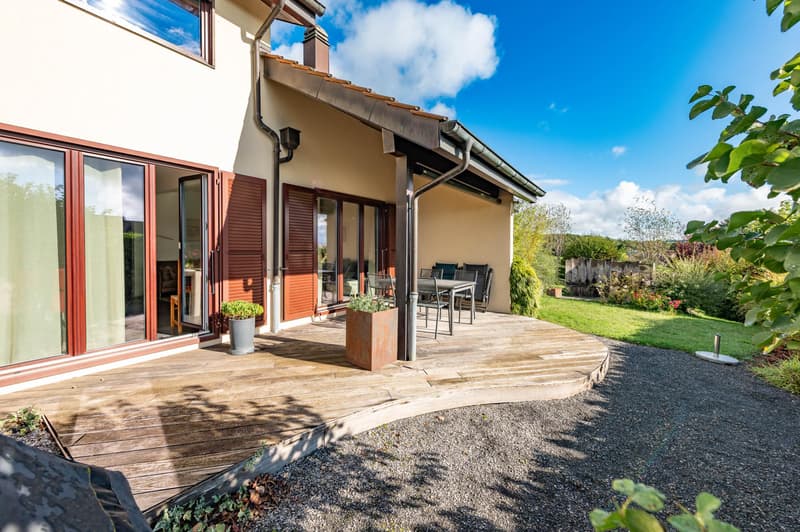 Villa jumelle de 5.5 pièces, jardin joliment aménagé (1)
