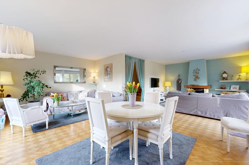 Charmante villa jumelle de 5.5 pièces avec piscine (5)