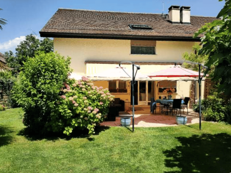 Charmante villa jumelle de 5.5 pièces avec piscine (2)