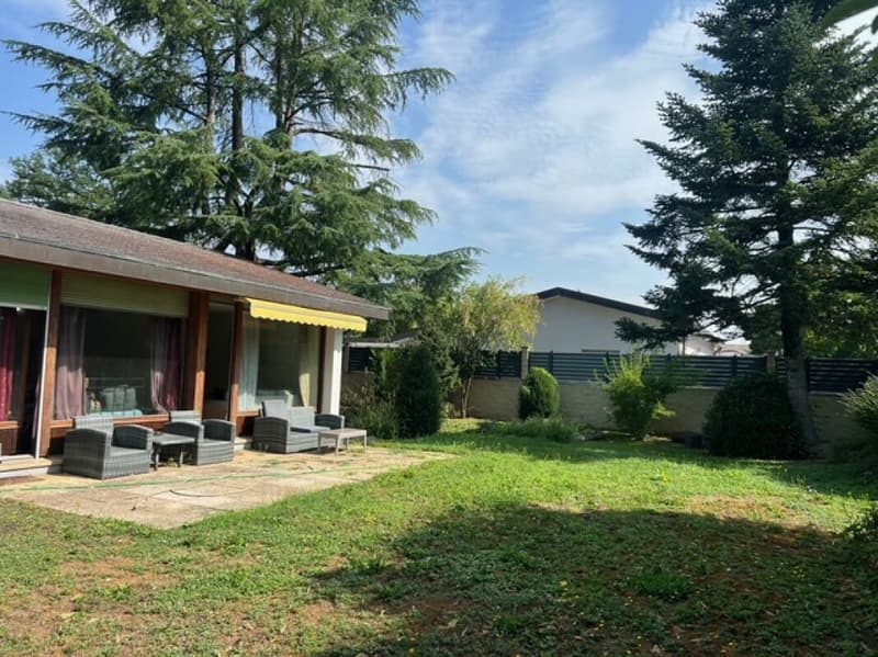 Maison jumelée par le garage - belle parcelle - rénovation à prévoir (3)