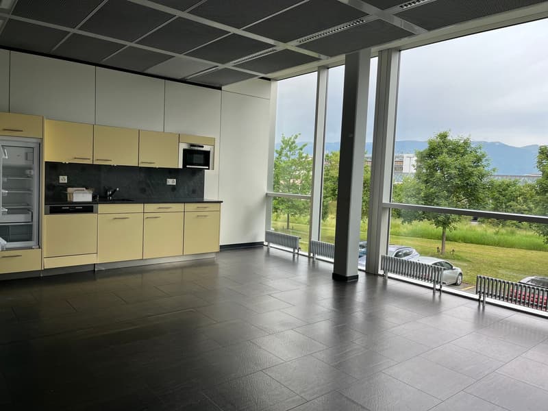 Bureaux Plug & Play à l'aéroport offrant une excellente visibilité (11)