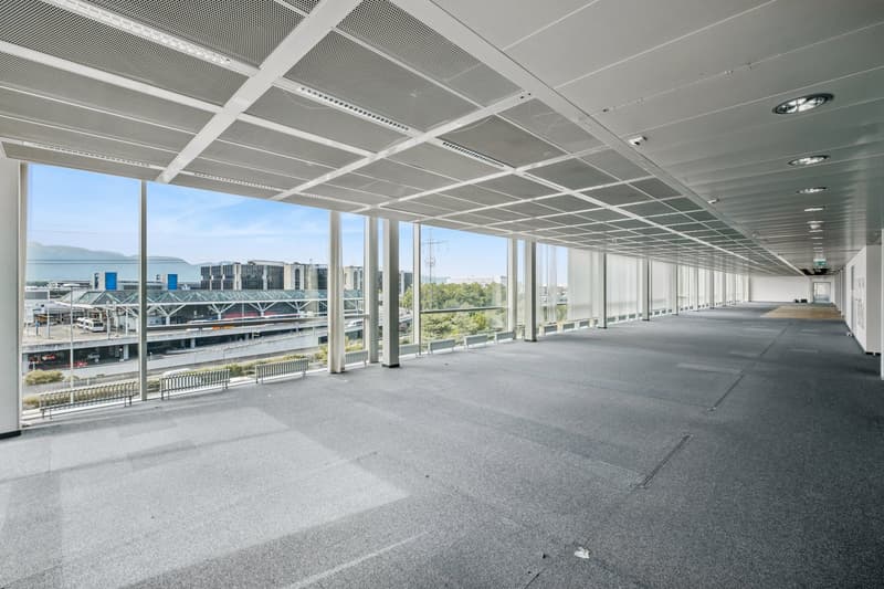 Bureaux Plug & Play à l'aéroport offrant une excellente visibilité (5)