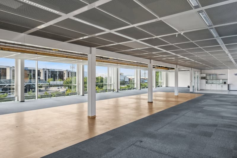 Bureaux Plug & Play à l'aéroport offrant une excellente visibilité (7)