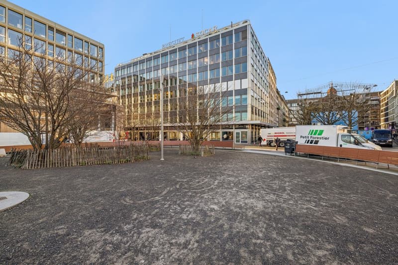 Magnifiques bureaux à la rue du Rhône avec vue dégagée sur la rade (2)