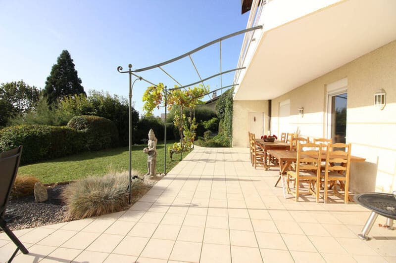 À Saisir ! Magnifique Maison d'Architecte avec Piscine et Vue Panoramique - 01220 Divonne-les-Bains (2)