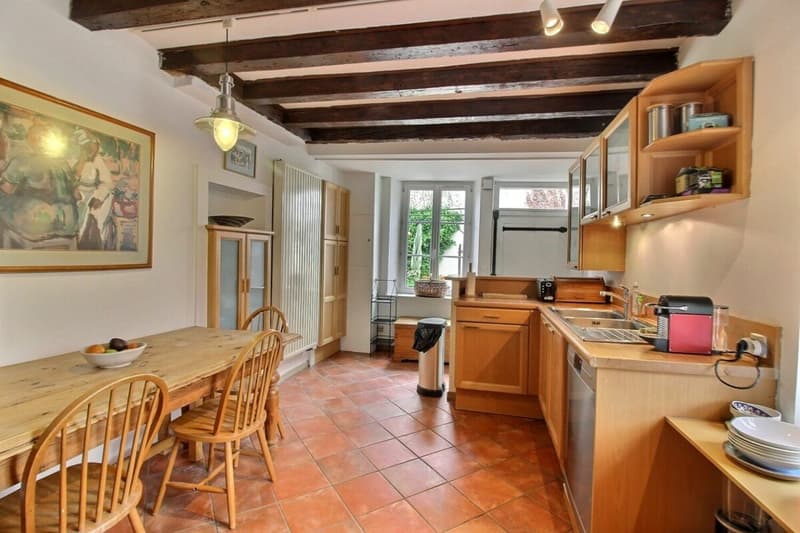Maison .de 277.8 m2 avec Appartement T3 indépendant  61.24 m2 à Cessy (3)