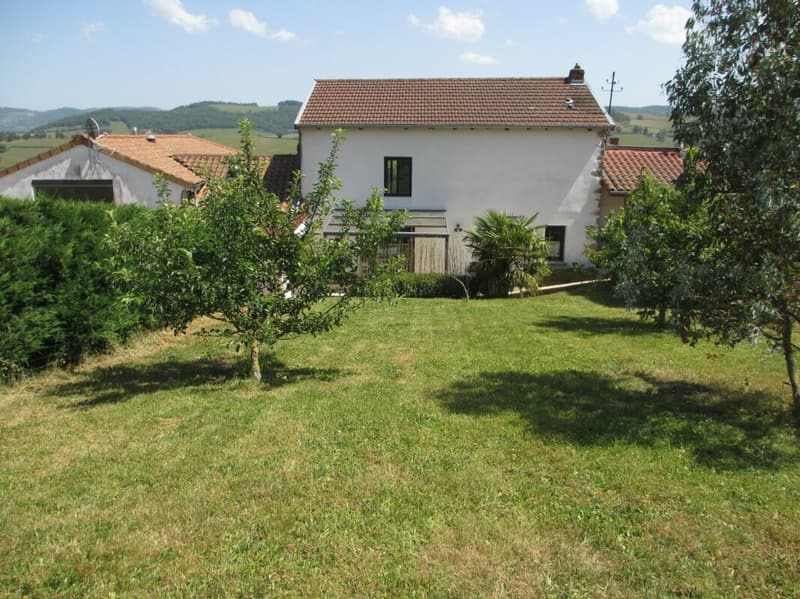 Ensemble immobilier avec piscine intérieure et terrain de 7'878 m² (2)