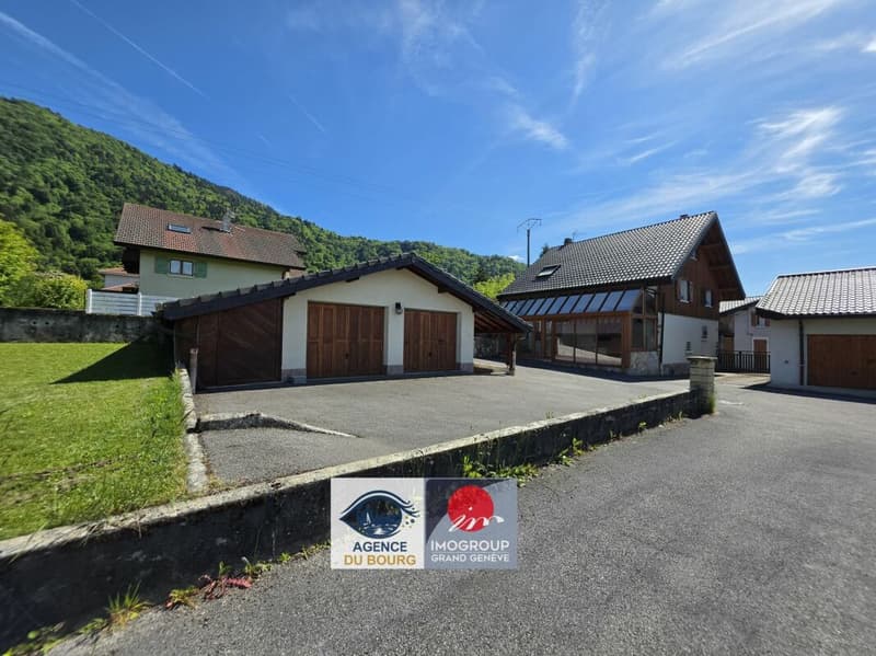 Ensemble immobilier avec deux maisons sur plus de 2'100 m² de terrain (2)