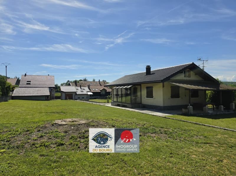 Ensemble immobilier avec deux maisons sur plus de 2'100 m² de terrain (1)