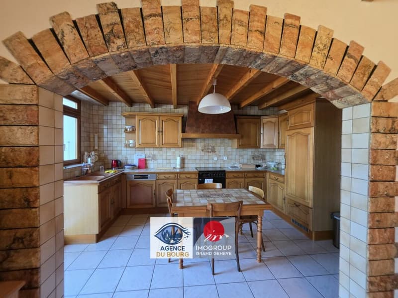 Ensemble immobilier avec deux maisons sur plus de 2'100 m² de terrain (4)
