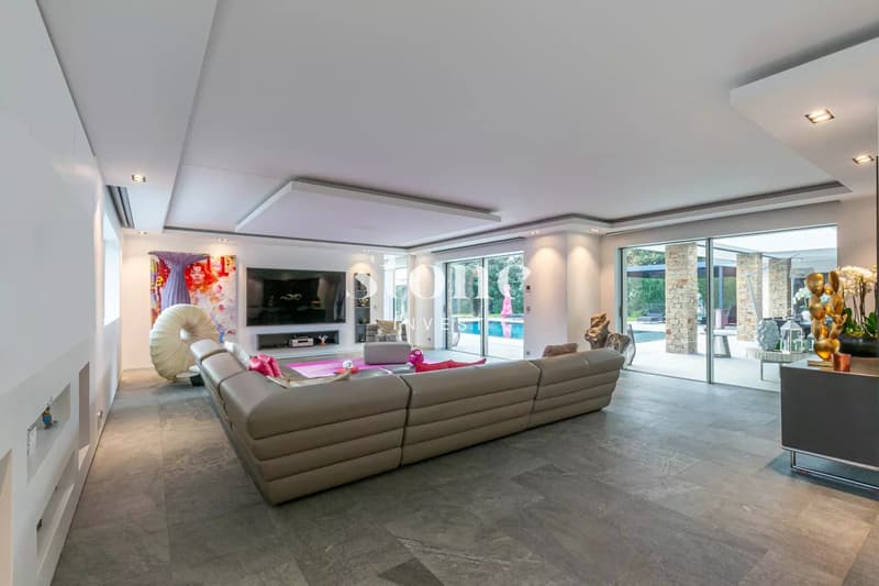 Villa de prestige, avec piscine, implanté sur un terrain de 2521 m² (4)