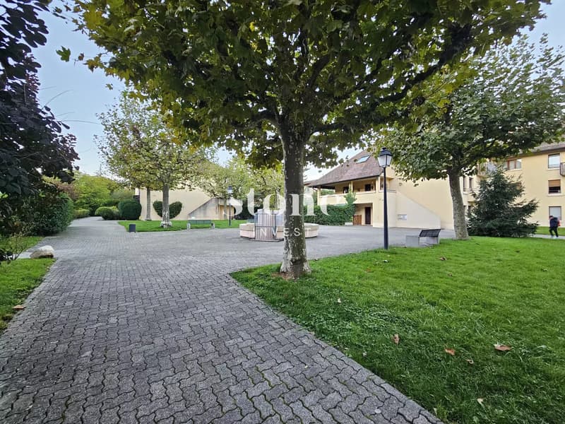 Superbe 5 pièces traversant avec balcon et loggia (12)