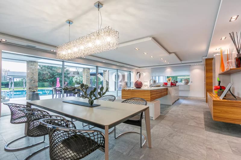 Villa de prestige, avec piscine, implanté sur un terrain de 2521 m² (6)