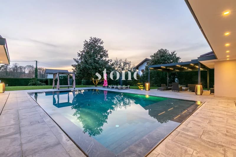 Villa de prestige, avec piscine, implanté sur un terrain de 2521 m² (1)