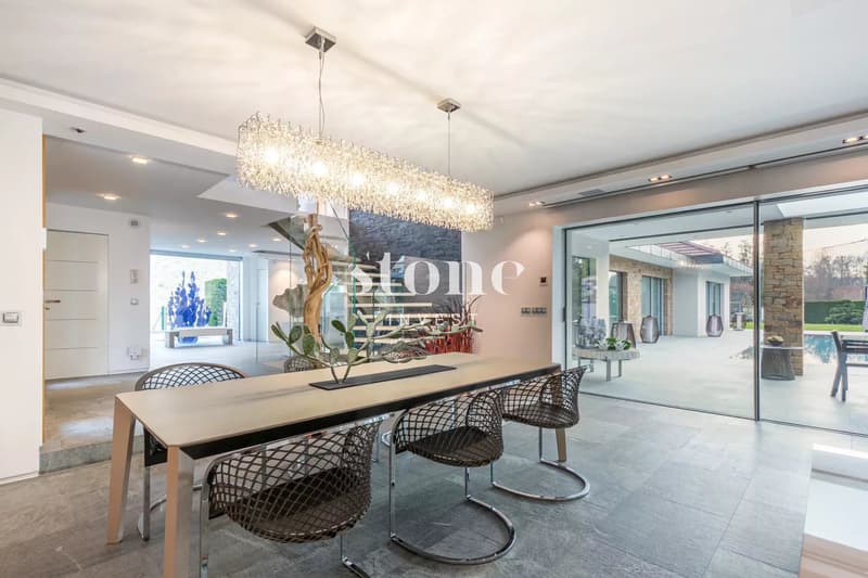 Villa de prestige, avec piscine, implanté sur un terrain de 2521 m² (3)